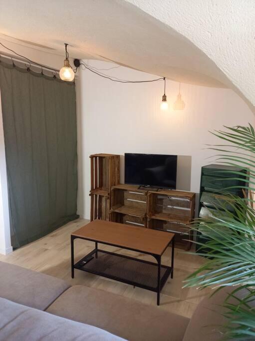 شقة Le Studio De Diane - Terrasse Et Parking - Montboucher-sur-Jabron المظهر الخارجي الصورة
